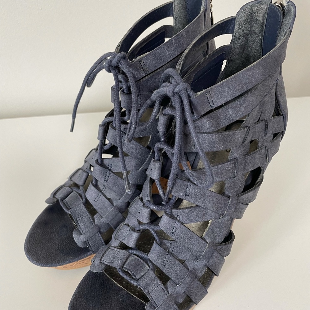 Guess wedge